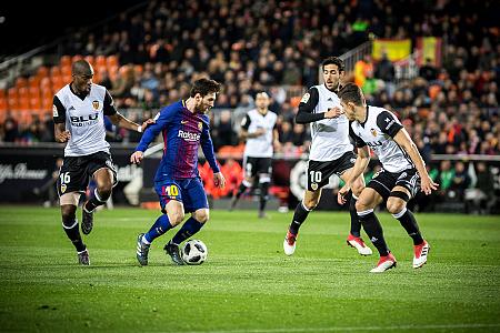 Meilleurs dribbleurs du big-5 : Messi devance Saint-Maximin