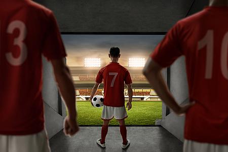 The last step before the big-5 ? Stepping-stone clubs and countries